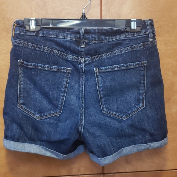 Old Navy High Rise Shorts in womens size 8 - Picture 2 of 2
